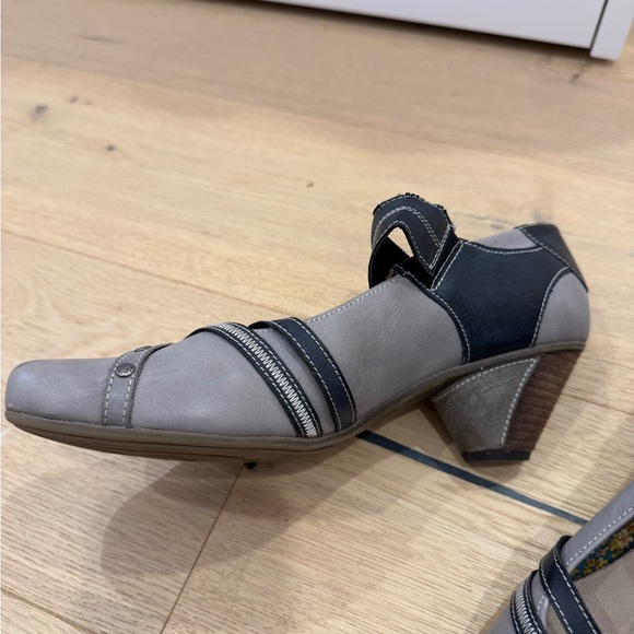 Remonte Two-Tone Gray and Black Mary Jane Heels - Picture 5 of 5